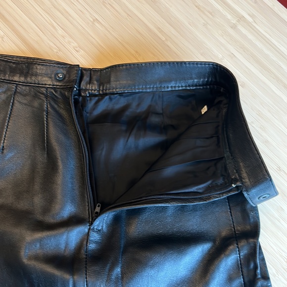 Vintage black leather midi pencil skirt - Picture 9 of 12